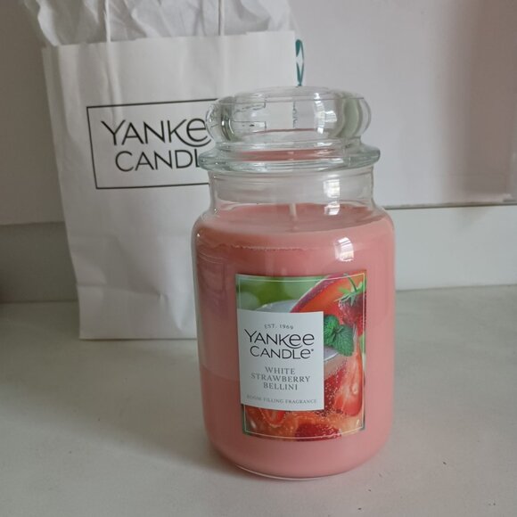 NWT Yankee Candle White Strawberry Bellini scented candle 22oz large jar w/ lid - Picture 1 of 3